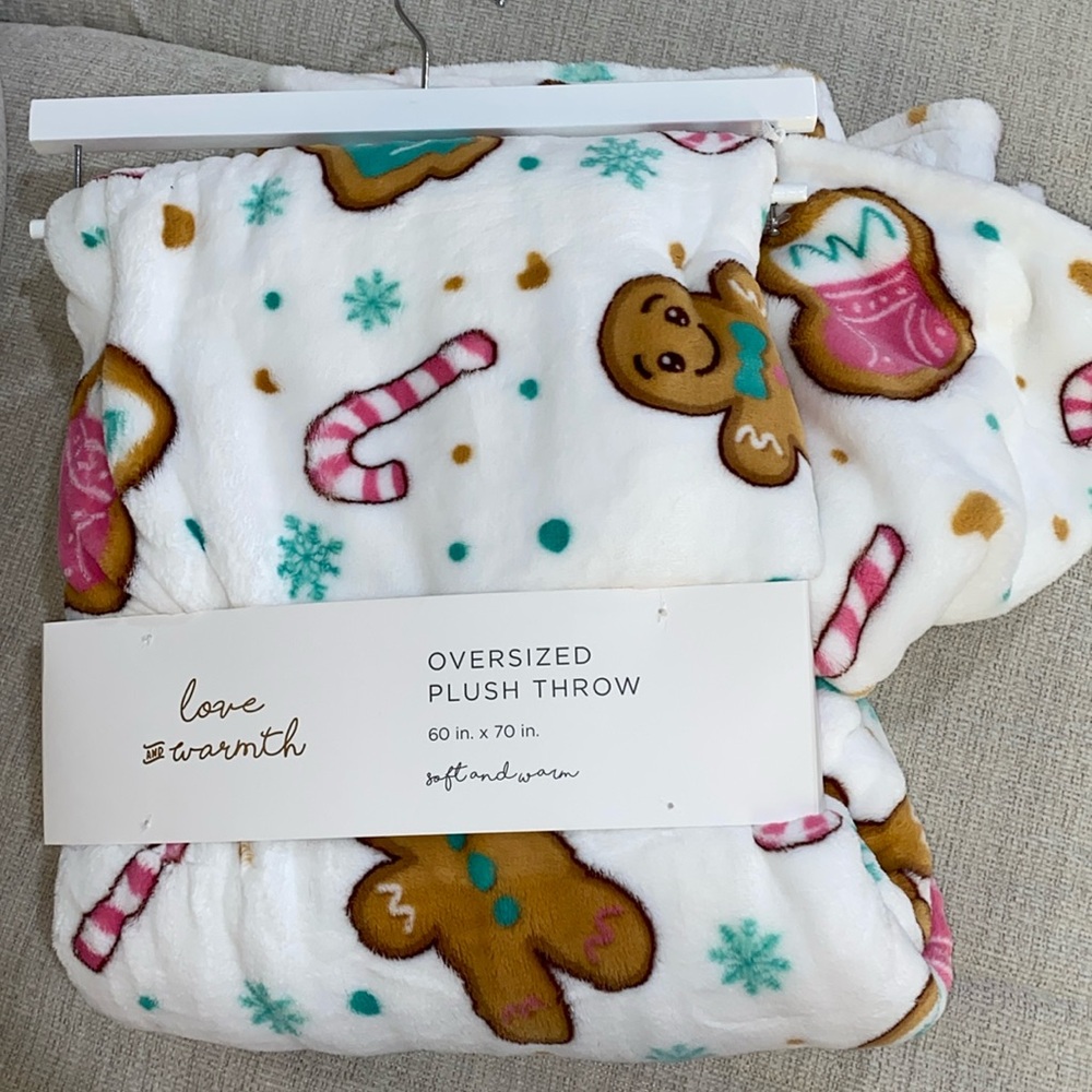 Love and Warmth Plush Oversized Throw Gingerbread Candy Cookies Blanket